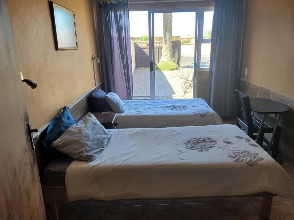 Skippers Backpackers Cc Walvisbaai Buitenkant foto
