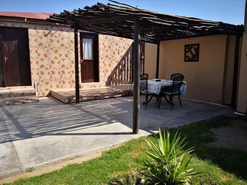 Skippers Backpackers Cc Walvisbaai Buitenkant foto