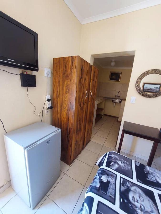 Skippers Backpackers Cc Walvisbaai Buitenkant foto