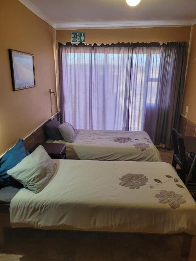 Skippers Backpackers Cc Walvisbaai Buitenkant foto