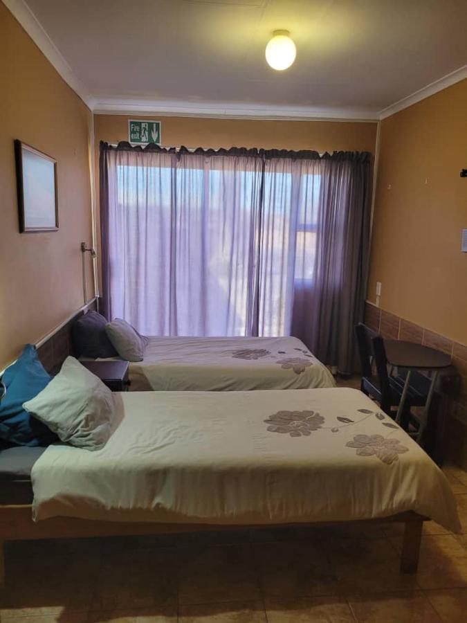 Skippers Backpackers Cc Walvisbaai Buitenkant foto