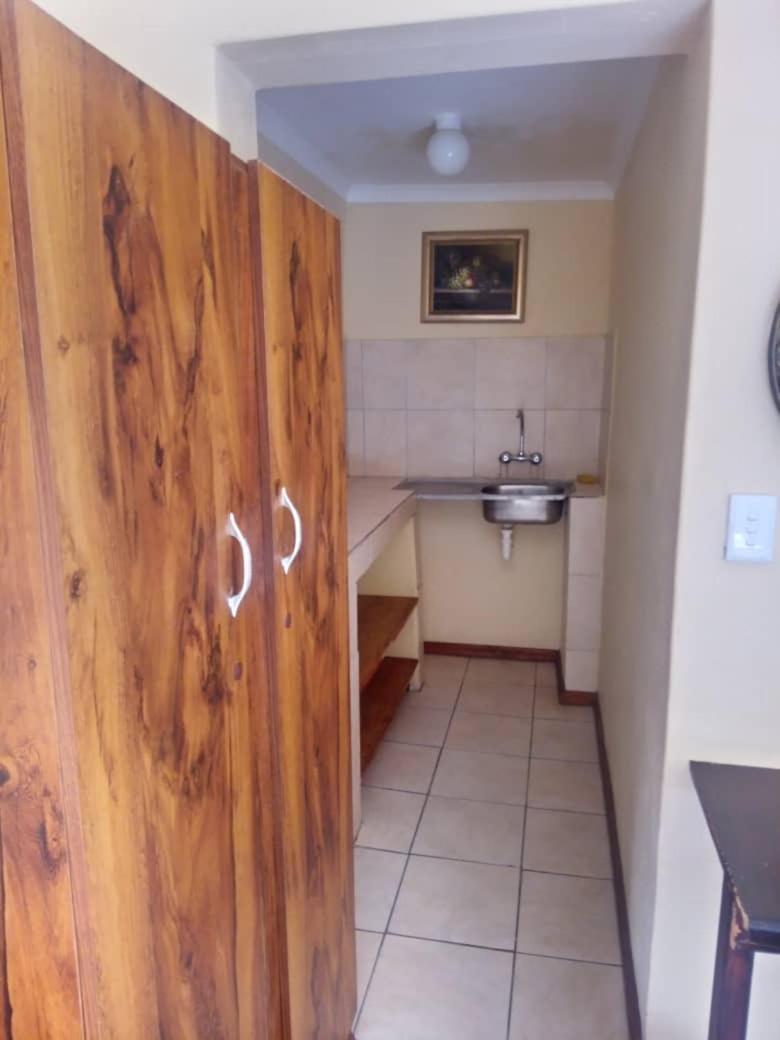 Skippers Backpackers Cc Walvisbaai Buitenkant foto