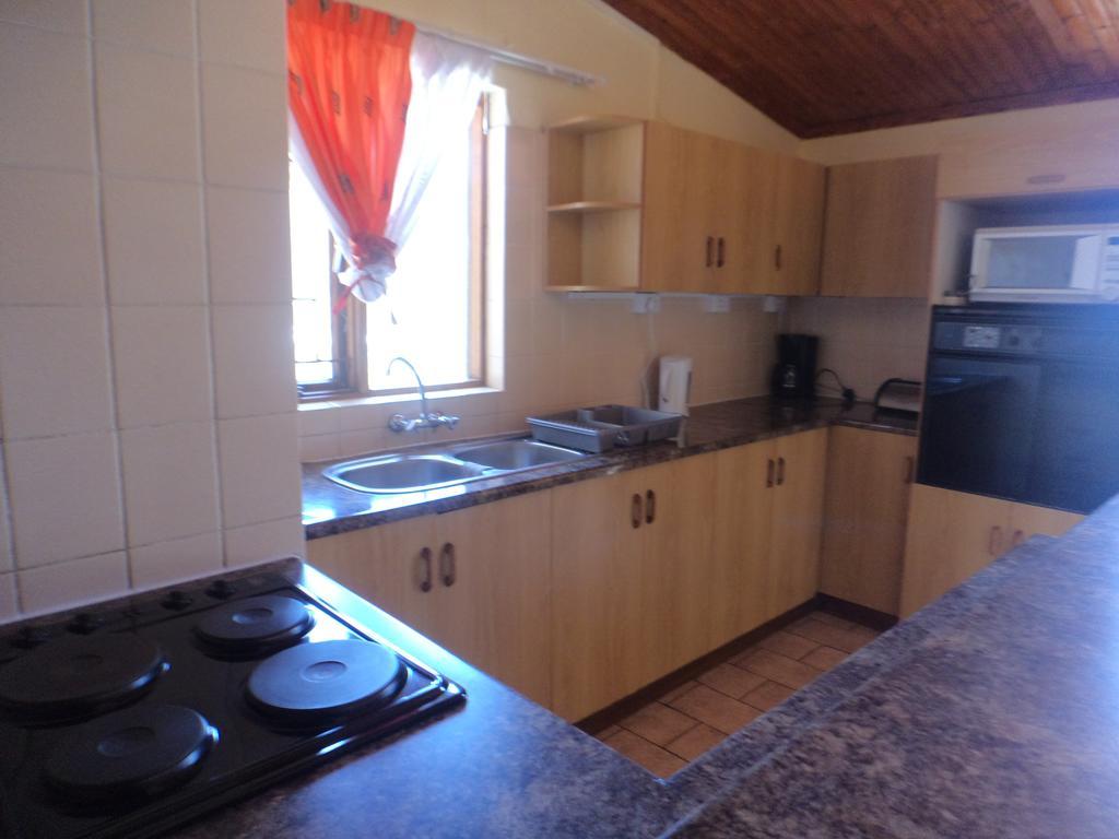 Skippers Backpackers Cc Walvisbaai Buitenkant foto
