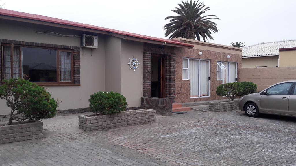 Skippers Backpackers Cc Walvisbaai Buitenkant foto